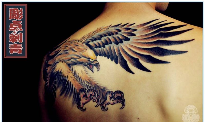 鹰纹身图片_成品背部欧美动物鹰纹身图案