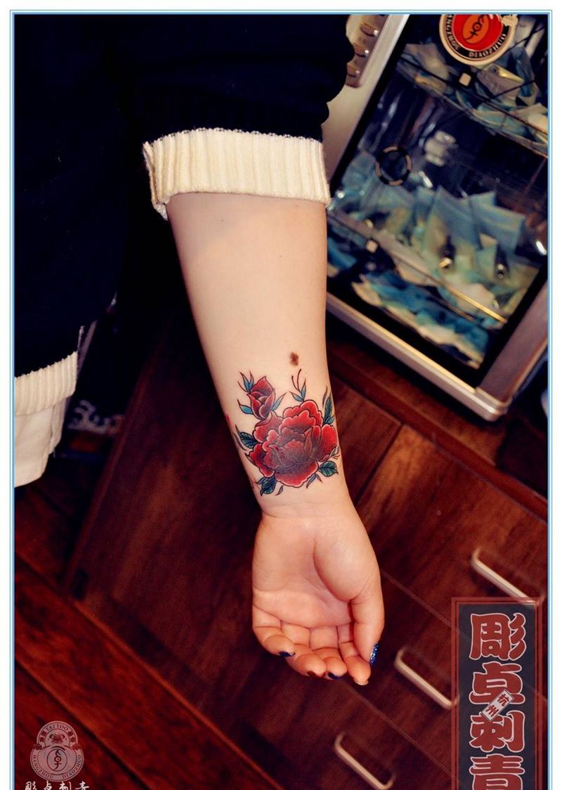 花环遮盖纹身图片_成品手臂清新植物花手环纹身图案