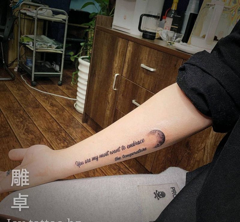 情侣英文纹身图片_手臂花体字纹身图案