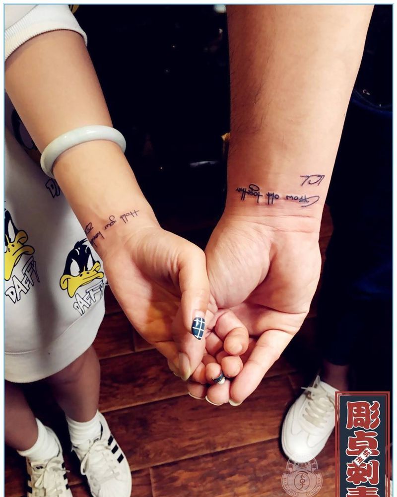情侣英文纹身图片_成品手部清新字符情侣英文纹身图案