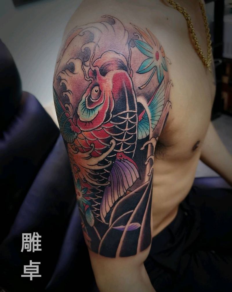 鲤鱼纹身图片_手臂老传统鲤鱼纹身图案