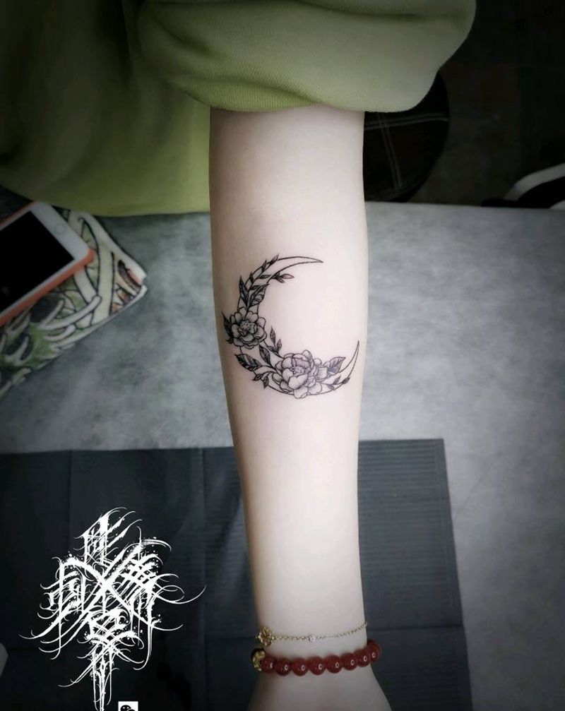 月亮小清新纹身图片_手臂几何素花纹身图案