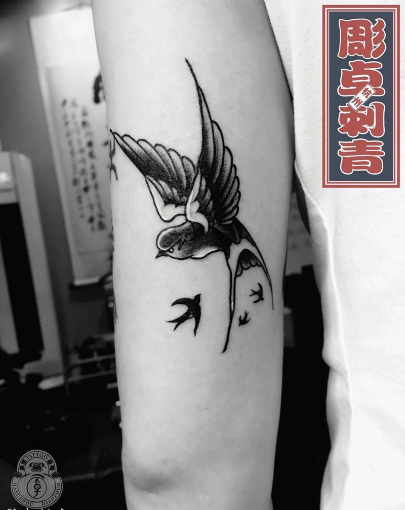 燕子纹身图片_成品手臂清新燕子纹身图案
