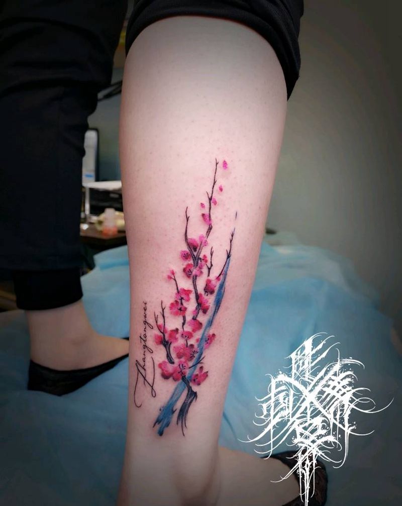 水彩梅花纹身图片_腿部水彩梅花纹身图案