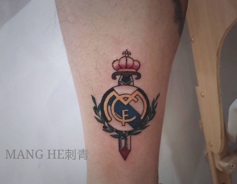 皇马纹身图片_腿部水彩New School纹身图案