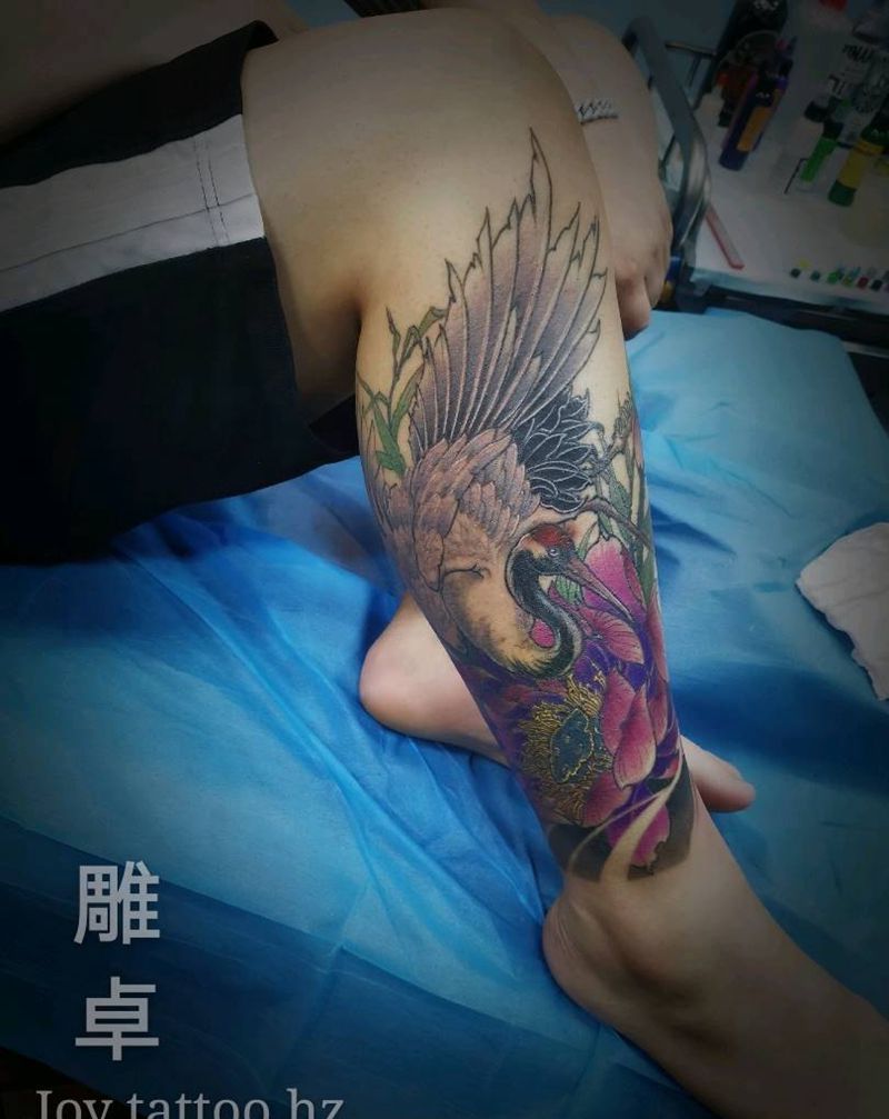 小腿鹤纹身图片_腿部新传统鹤纹身图案
