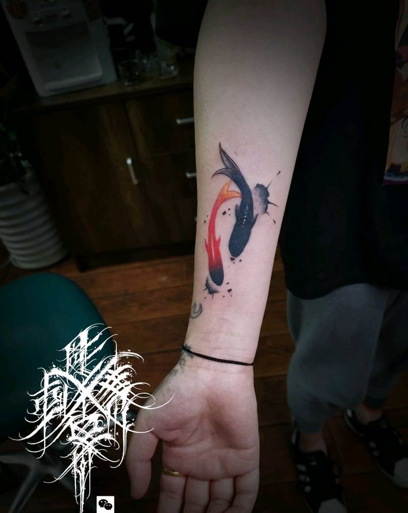 水墨双鱼遮盖纹身图片_手臂水墨水彩纹身图案