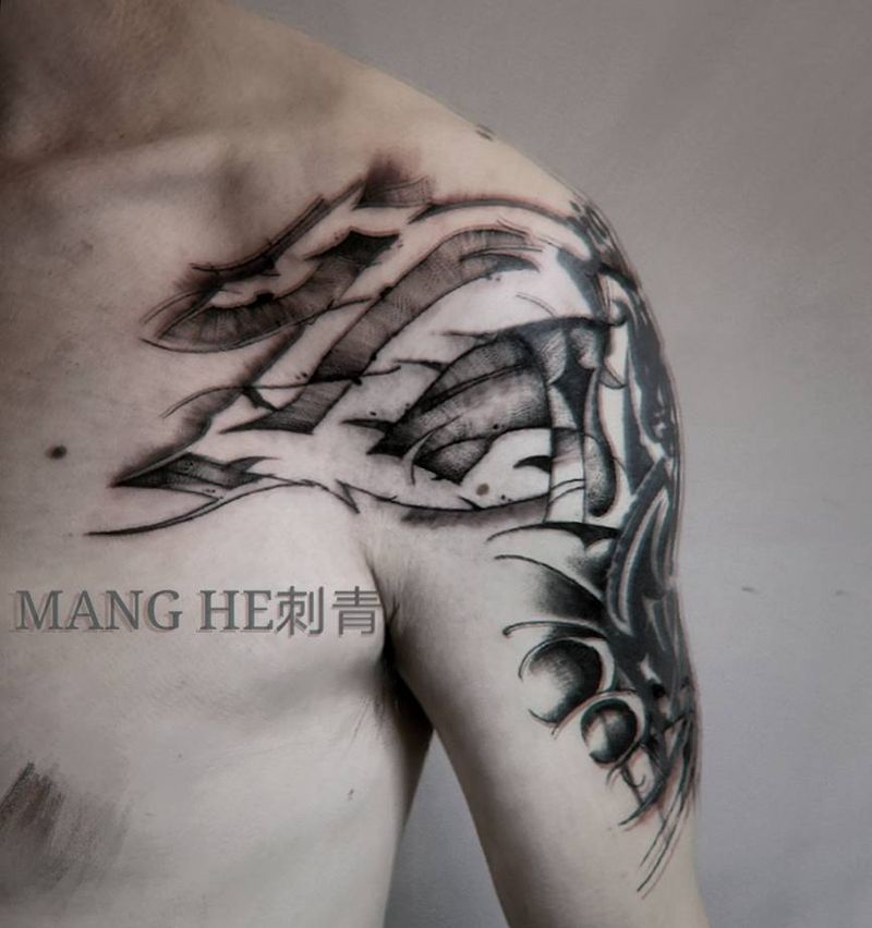 暗黑花体字纹身图片_胸部花体字纹身图案