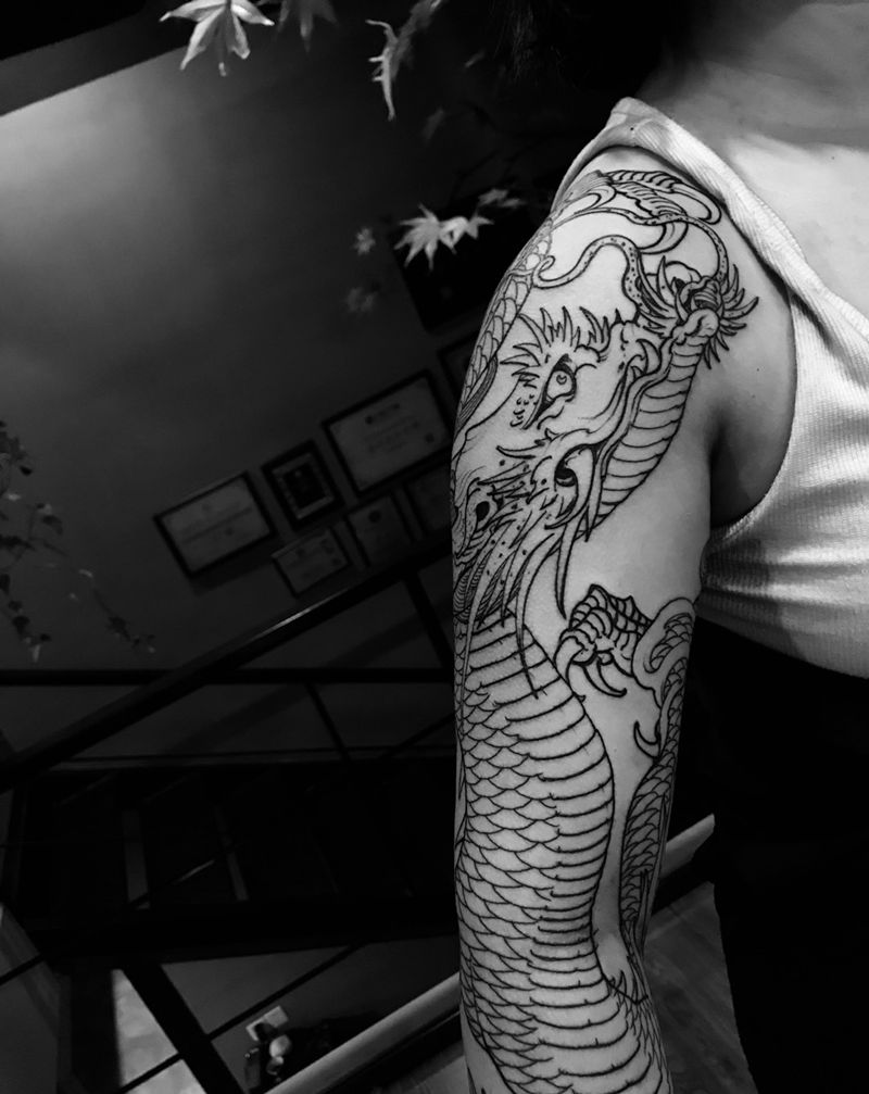 龙臂半成品纹身图片_手臂手部新传统龙臂纹身图案