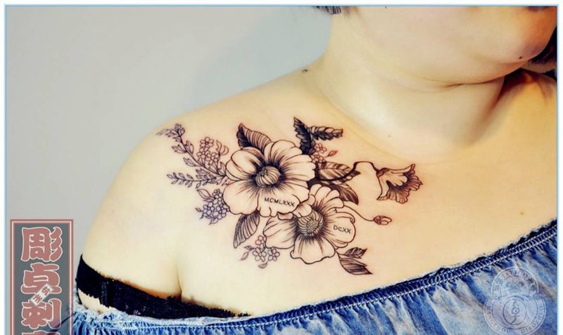 锁骨素花遮盖纹身图片_成品颈部清新植物锁骨修改遮盖线条花素花杭州纹身图案