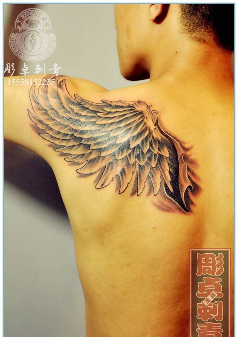 翅膀纹身图片_成品背部欧美翅膀杭州纹身图案