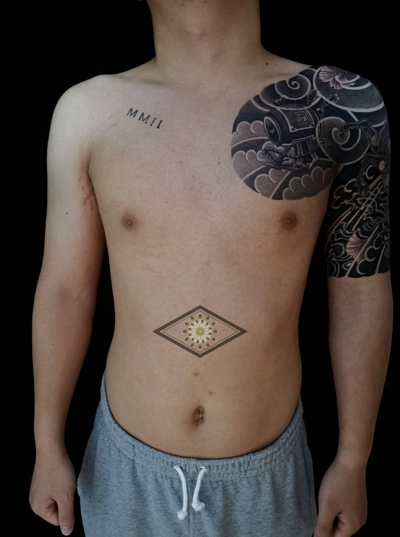 半甲纹身图片_胸部老传统纹身图案