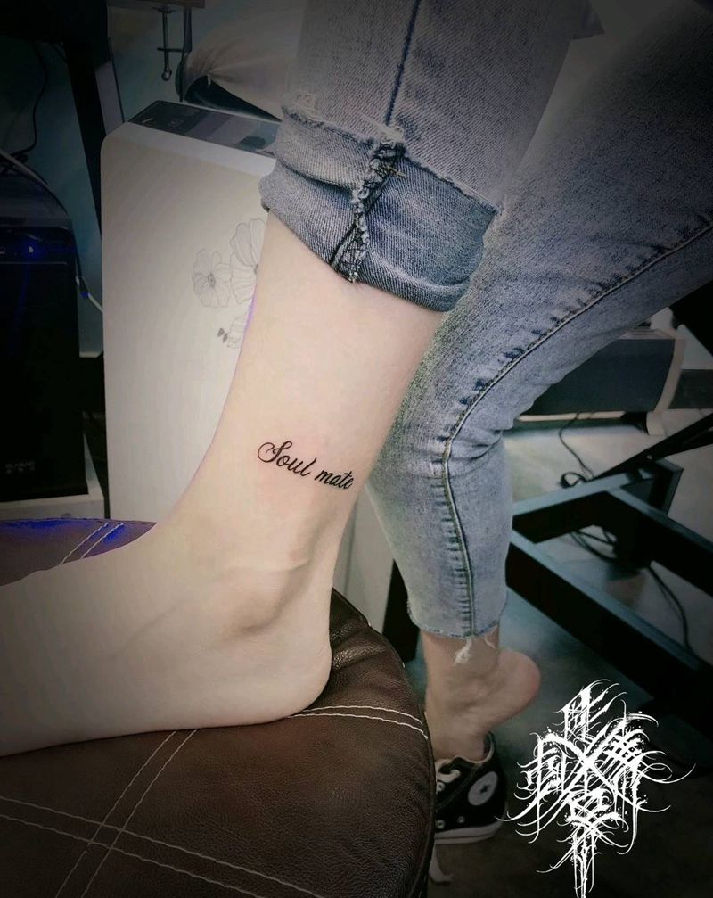 脚踝英文纹身图片_脚部腿部花体字纹身图案