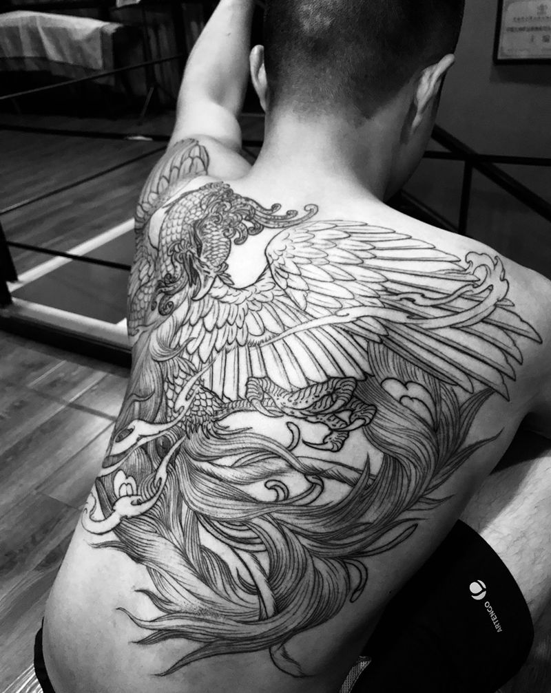 凤凰轮廓纹身图片_颈部臀部写实字符习俗欧美背部胸部腿部肩部纹身图案