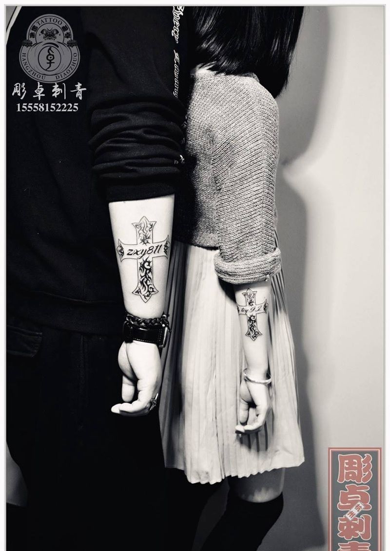 情侣❤️见证纹身图片_成品手臂欧美情侣十字架杭州纹身图案