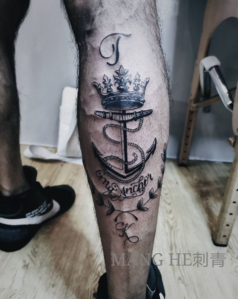 船锚皇冠纹身图片_腿部欧美写实纹身图案