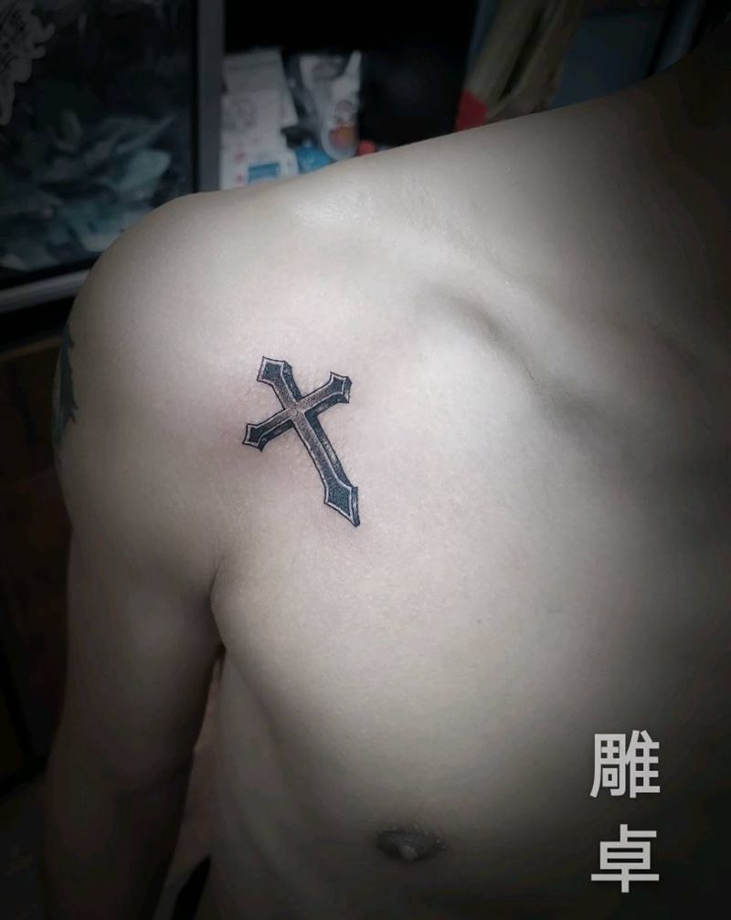 十字架纹身图片_肩部Old SchoolNew School十字架纹身图案
