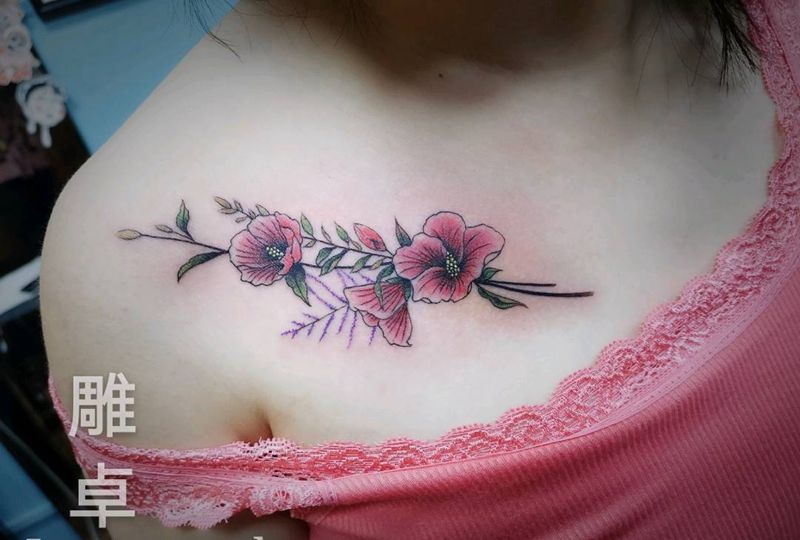 锁骨素花纹身图片_肩部胸部水彩素花锁骨小清新纹身图案