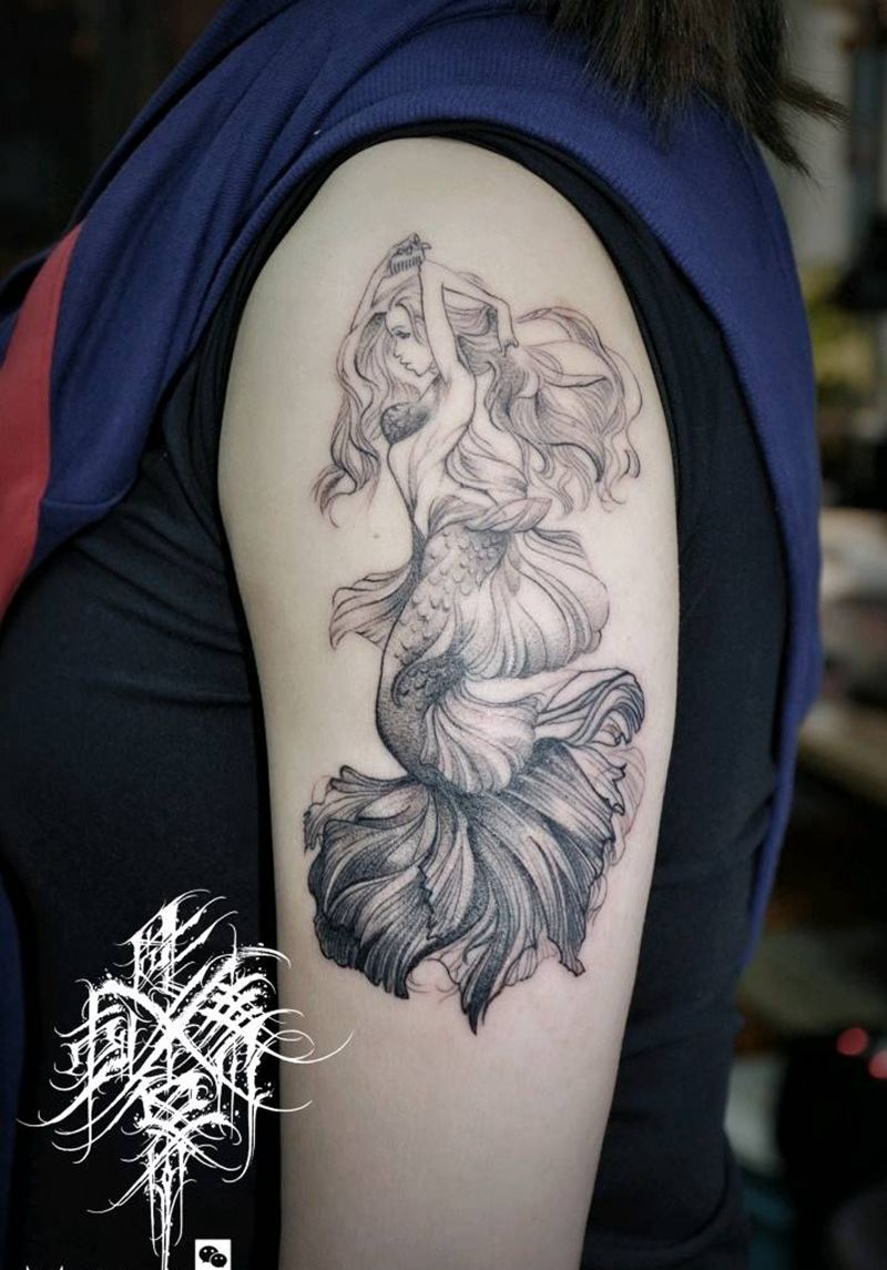 美人鱼纹身图片_手臂几何点刺美人鱼小清新纹身图案