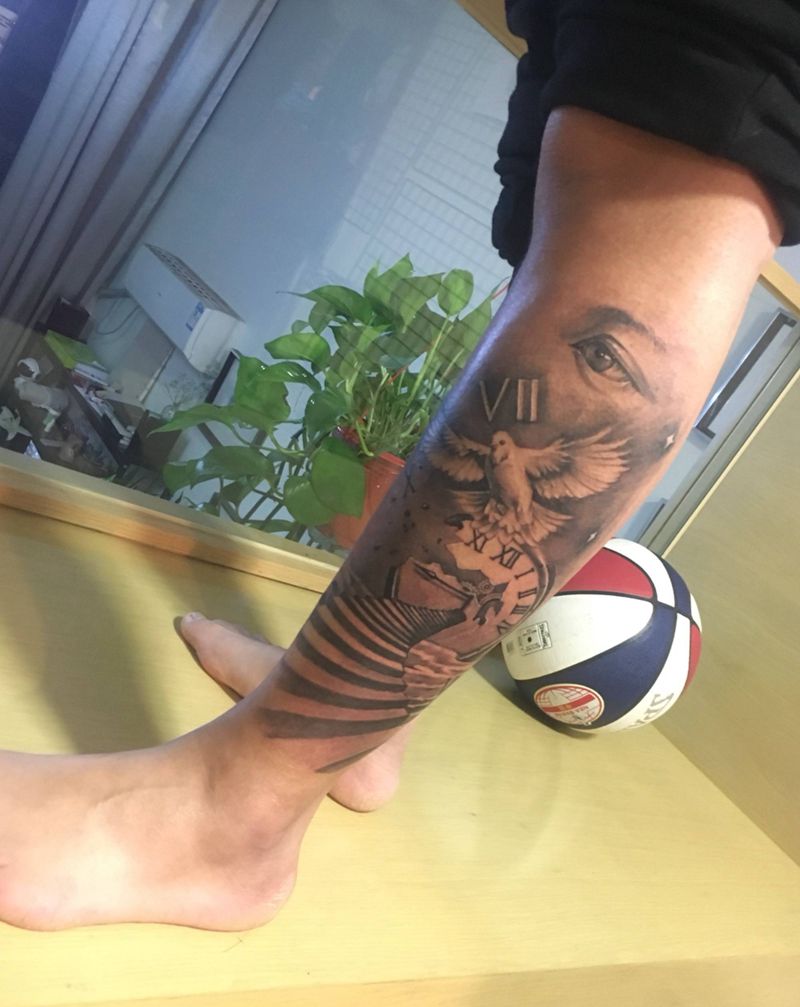 路纹身图片_腿部欧美写实纹身图案