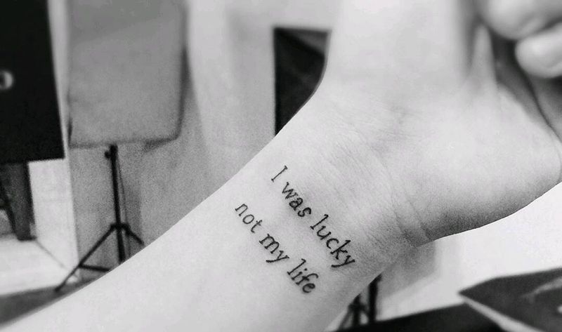 字母纹身纹身图片_手部字母纹身图案