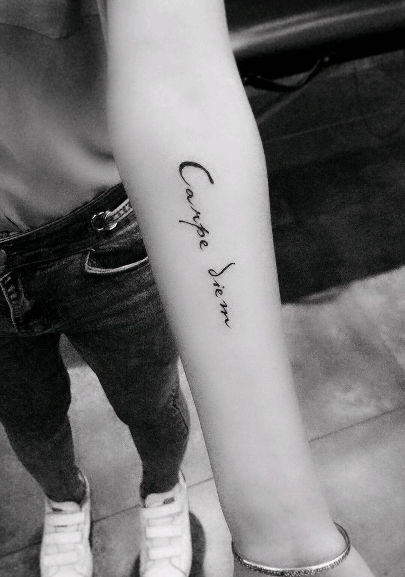 字母纹身纹身图片_手臂纹身图案