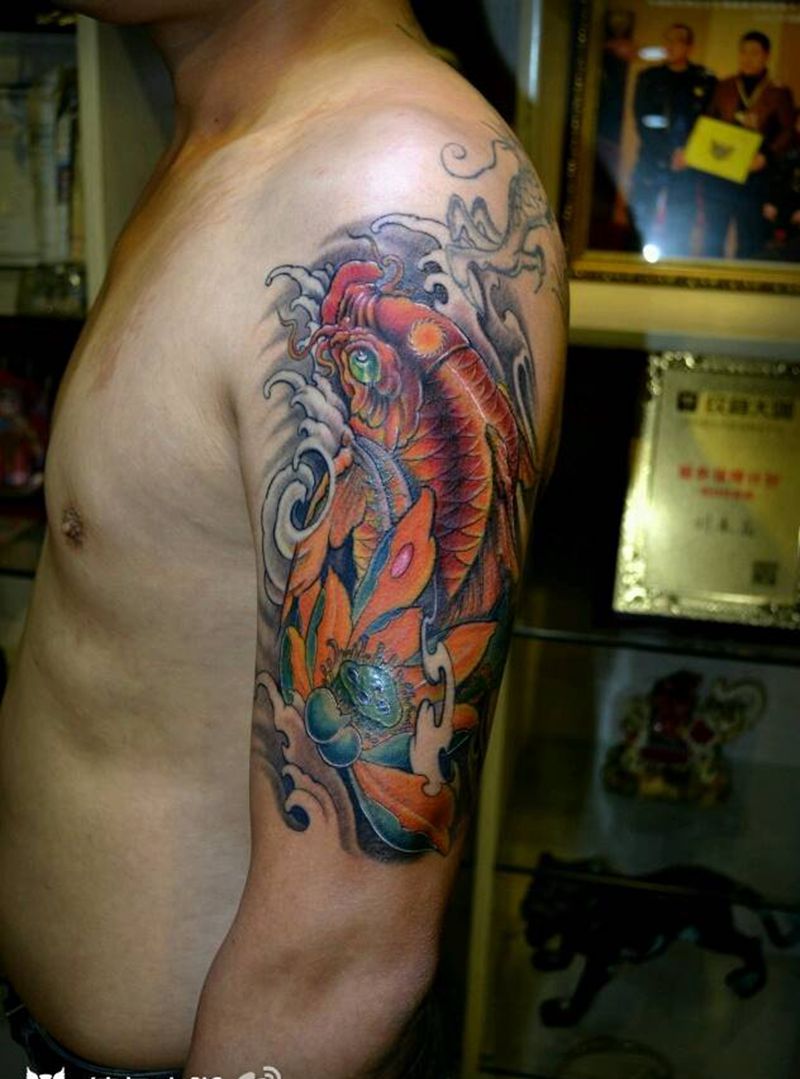 大臂纹身   鲤鱼纹身纹身图片