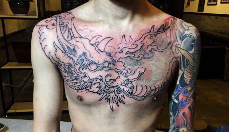 花胸遮盖加班进行中纹身图片