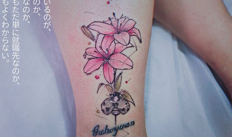 小腿花纹身图片_腿部新传统纹身图案