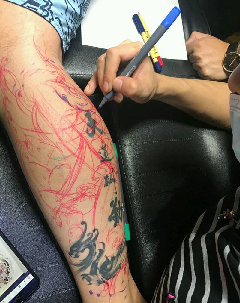 遮盖前  遮盖中 遮盖后纹身图片