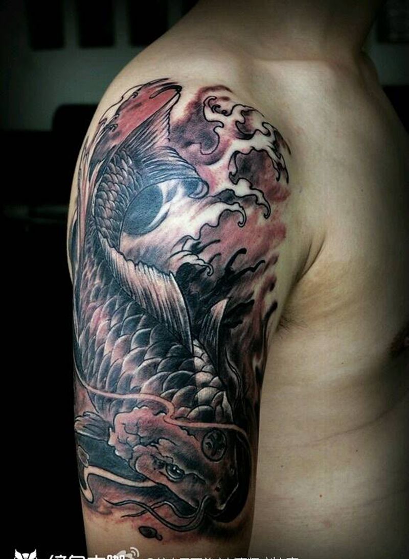 大臂纹身 鲤鱼纹身图片