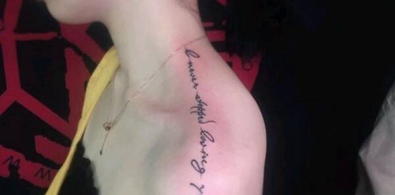 字母纹身纹身图片_肩部字母纹身图案