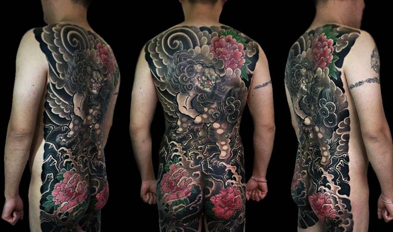 满背纹身   日式纹身纹身图片_背部唐狮纹身图案