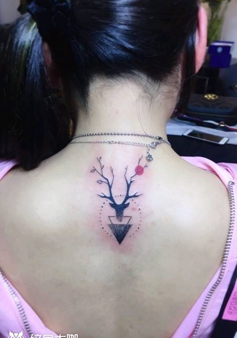 美女纹身纹身图片_背部新传统美女纹身图案