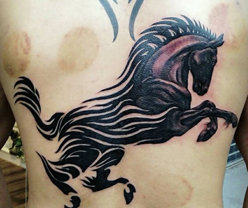 图腾马纹身图片