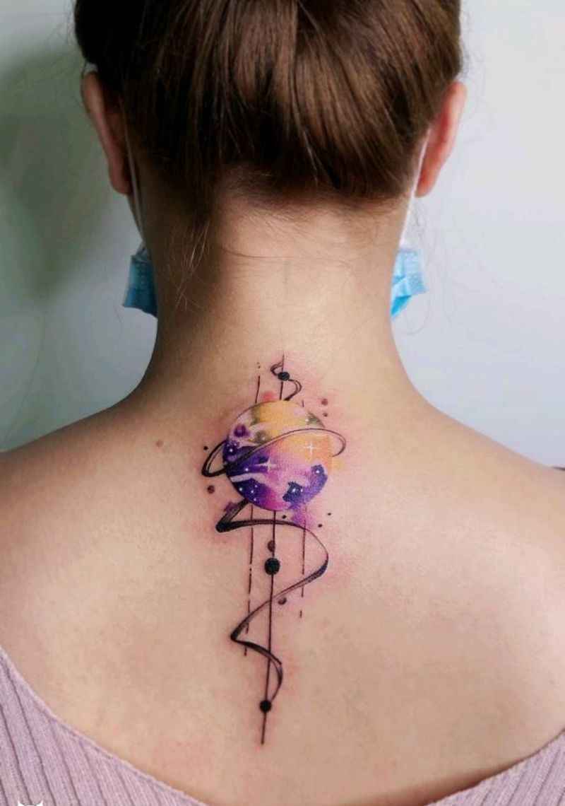 美女纹身纹身图片_颈部水彩纹身图案