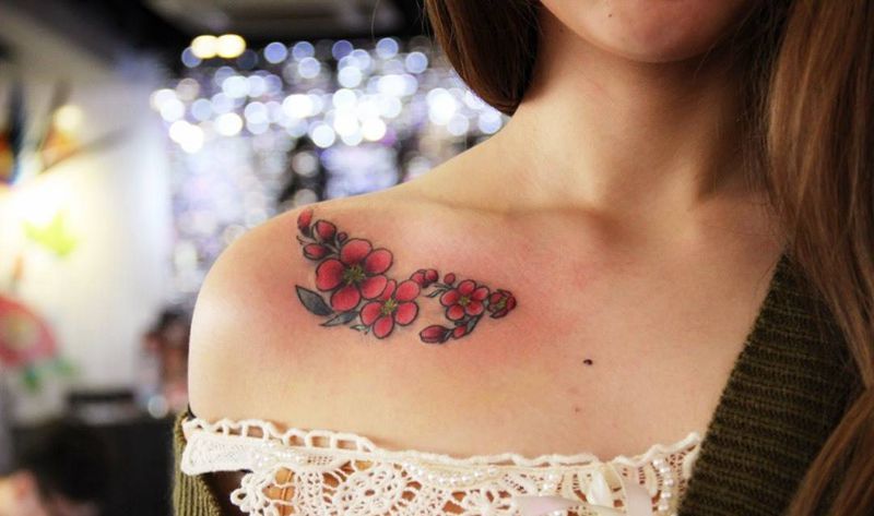 修改纹身图片_成品肩部胸部欧美植物纹身图案