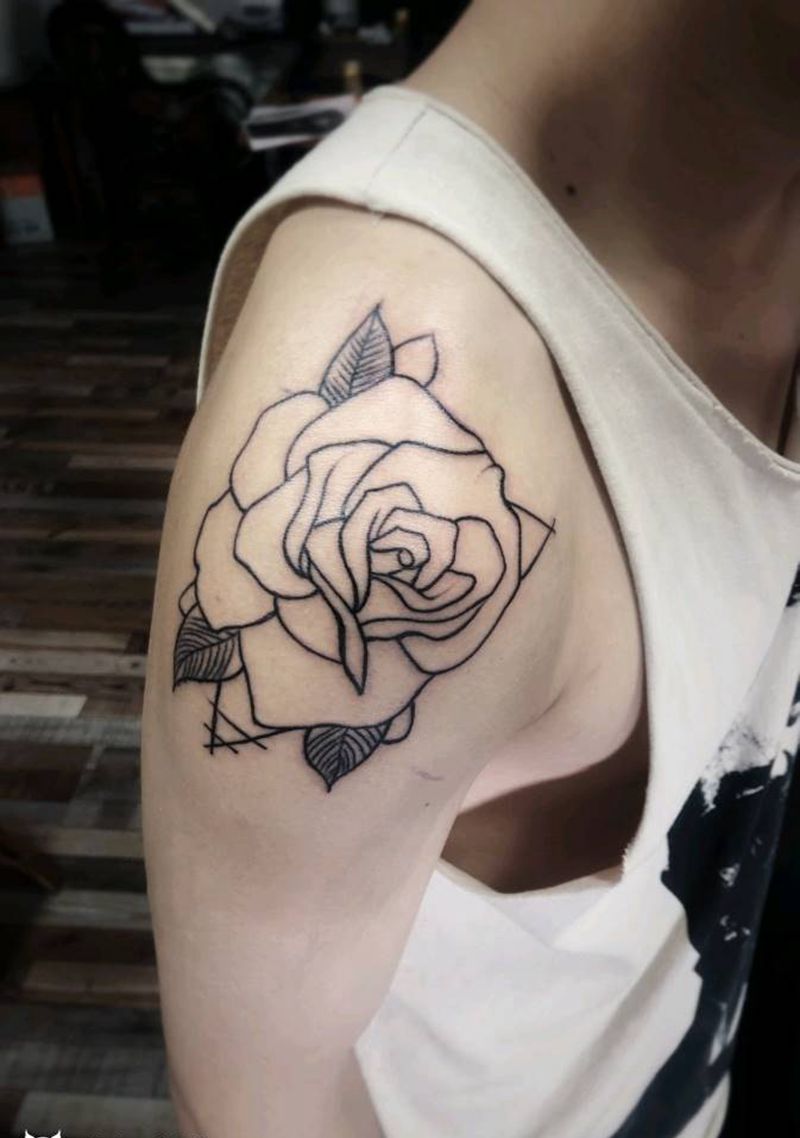玫瑰花纹身图片_肩部纹身图案