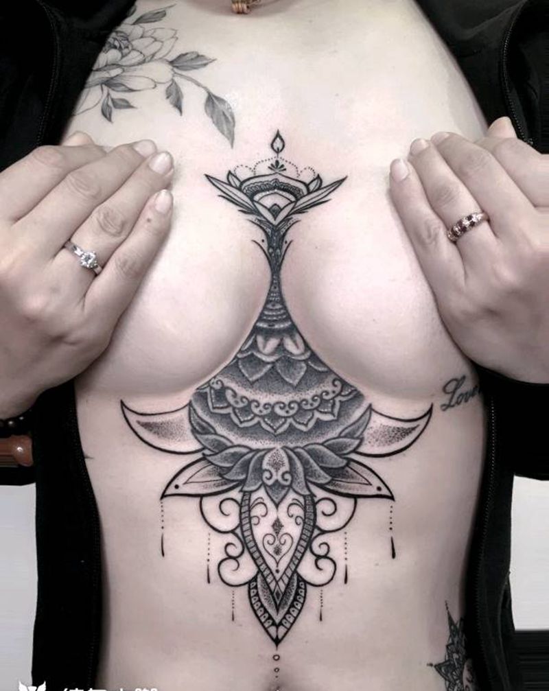 美女纹身纹身图片_胸部新传统纹身图案