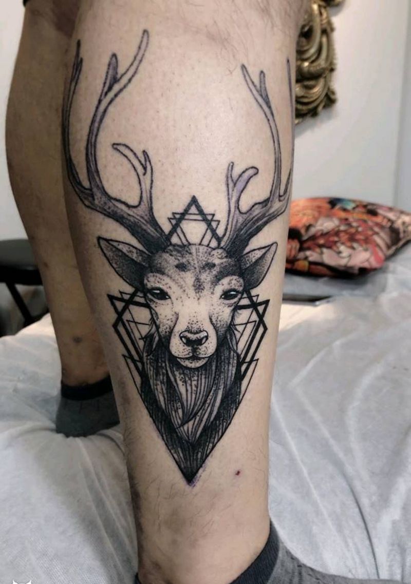 鹿纹身图片_腿部纹身图案