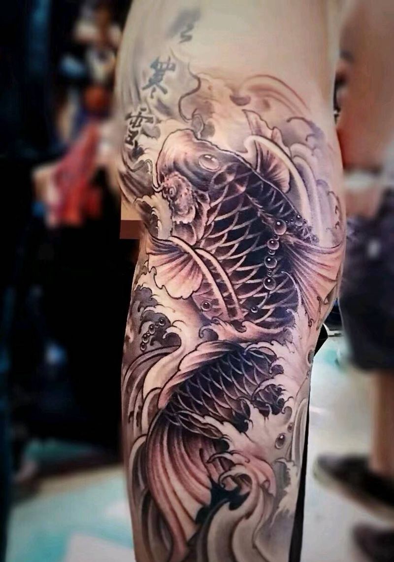 鲤鱼纹身纹身图片_腿部老传统纹身图案