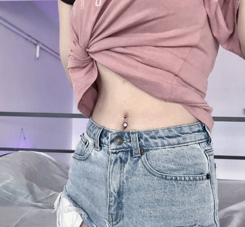 穿孔纹身图片_成品腰部穿孔纹身图案