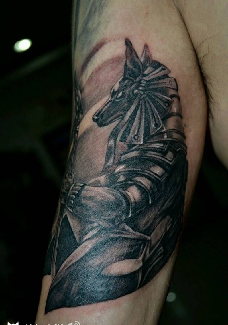 大臂内测纹身图片