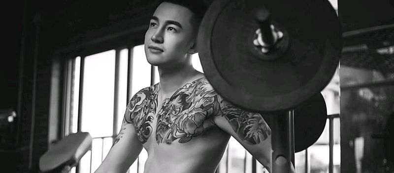 买家秀纹身图片_胸部纹身图案