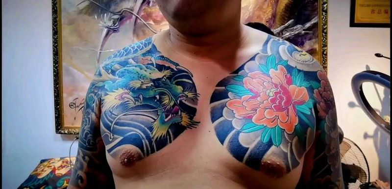 双半甲纹身图片_手臂肩部老传统龙 虎纹身图案