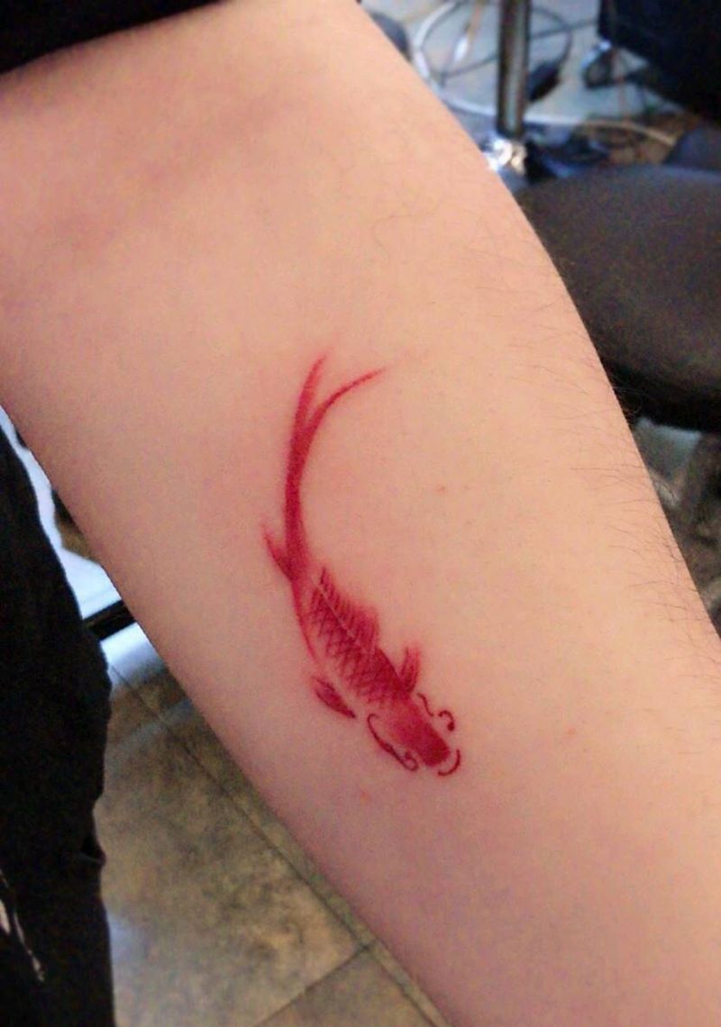 小金鱼纹身图片_手臂新传统小金鱼纹身图案