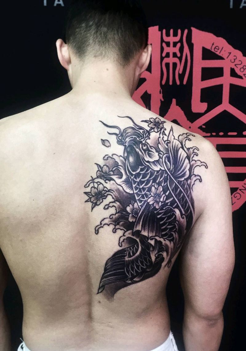 鲤鱼纹身纹身图片_肩部老传统鲤鱼纹身图案