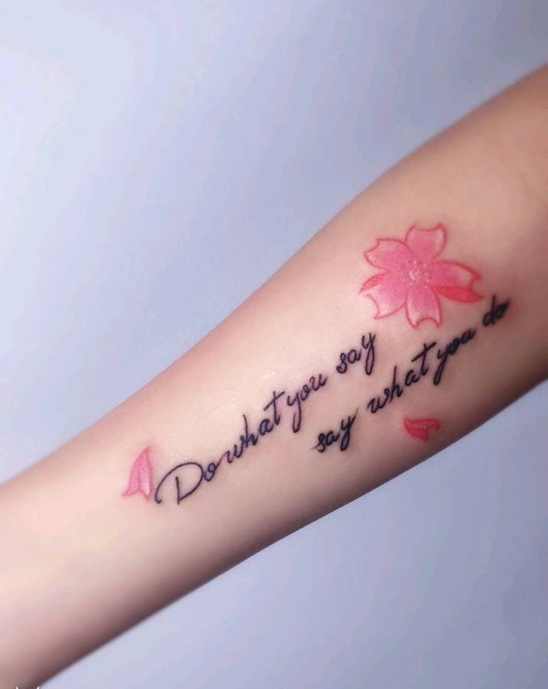 小臂纹身  字母纹身  花纹身纹身图片