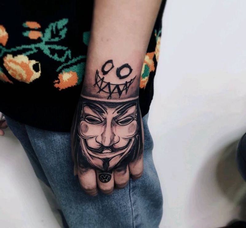 v杀   手背纹身纹身图片_手部欧美写实纹身图案