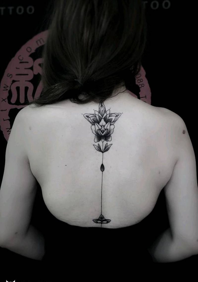 脊柱纹身纹身图片_背部点刺纹身图案